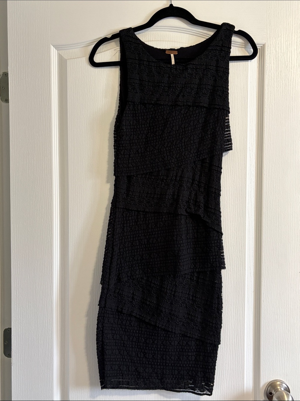 Black sleeveless bandage dress